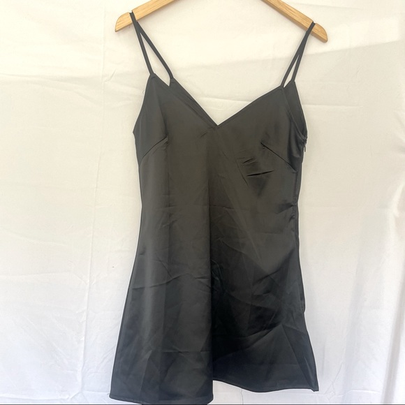 🌻HP🌻NastyGal Collection 0 Black Satin Mini Dress, V-Neck - NWOT - Picture 5 of 10
